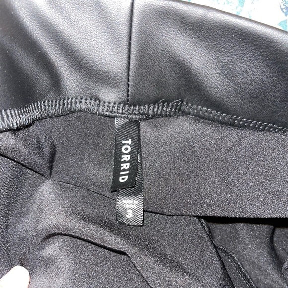 Torrid Platinum Black Faux Leather Leggings. Size 3 EUC - Picture 8 of 9